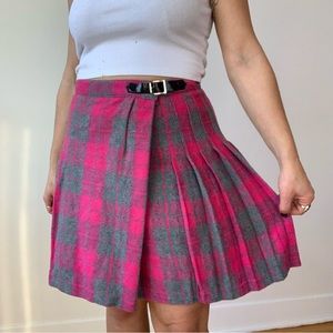 High-waisted pink and grey pleated skirt